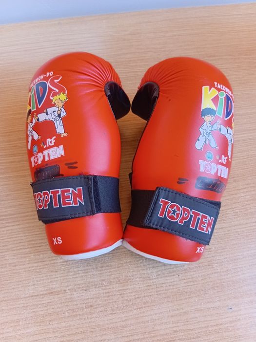 Echipament Taekwondo, 2 casti