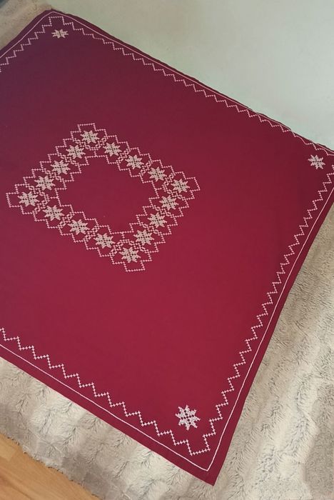 Покривки за маса,с бродерии