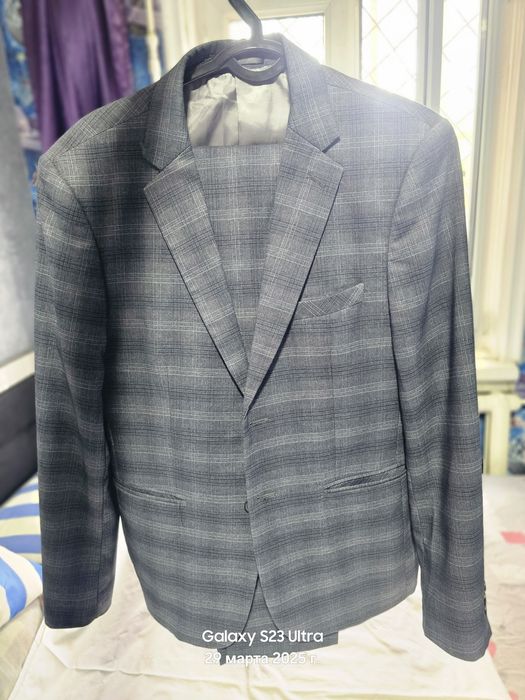 Продаётся классический костюм