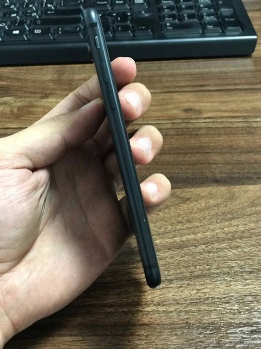 iPhone 7 jeet black LLA  SROCHNO