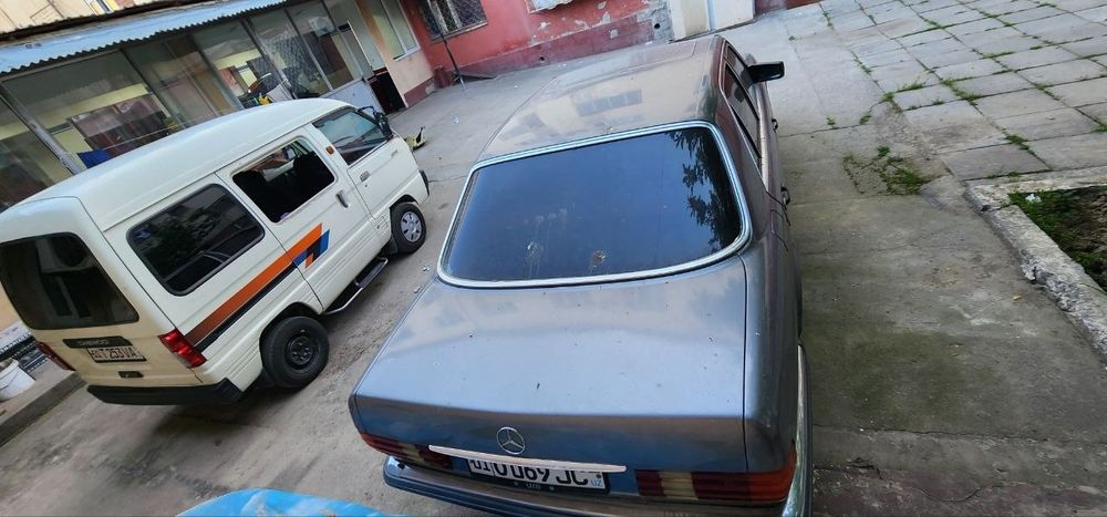 Mersedes Bens 126 diplomat