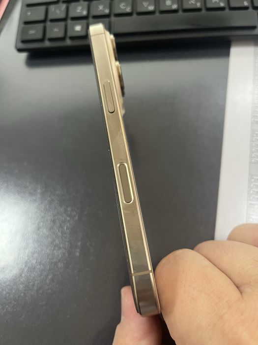 Продам Iphone 16 pro