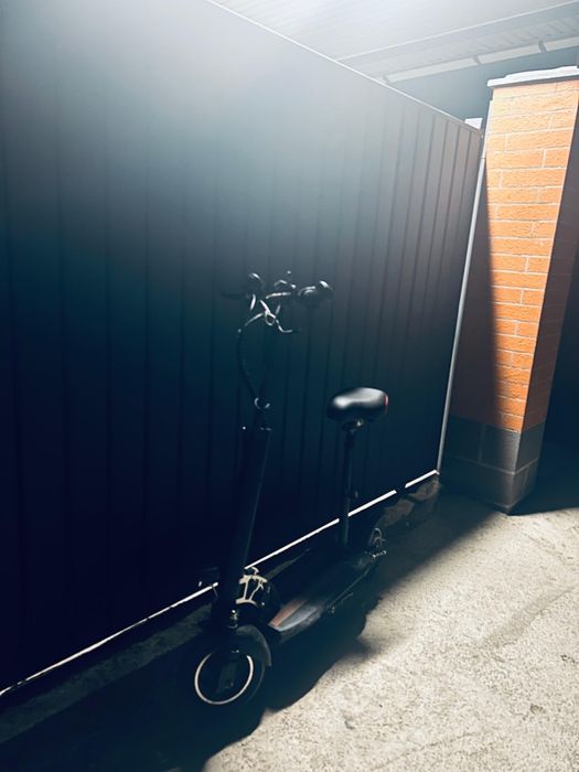 продаю электро самокат бу