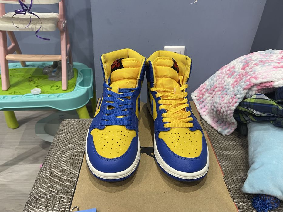Nike Air Jordan 1 Retro High OG Reverse Laney Yellow NBA LeBron Kobe