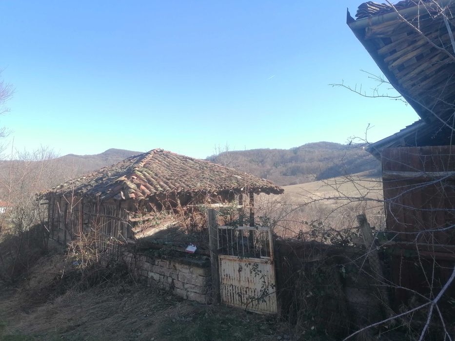 Имот с къща в Еленския балкан