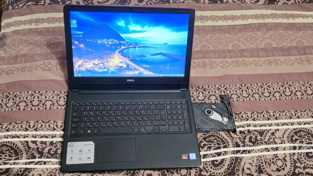 DELL Inspirion 15 3000 като нов