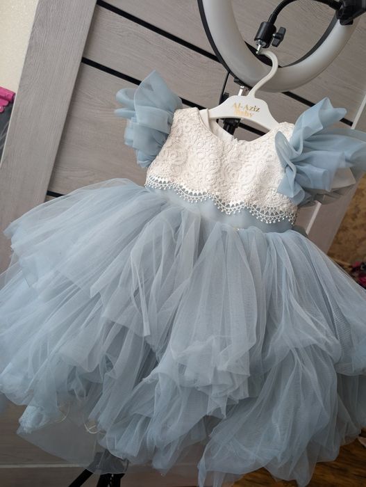 Праздничное платье со шлейфом для девочки