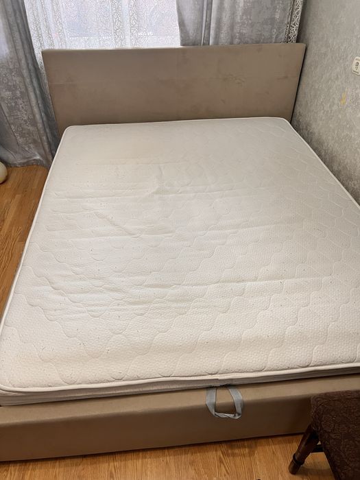 Кровать спальная