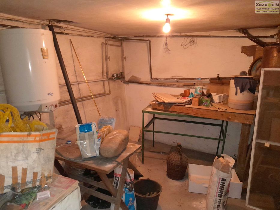 Етаж от къща с двор, гараж и лятна кухня, гр.Монтана