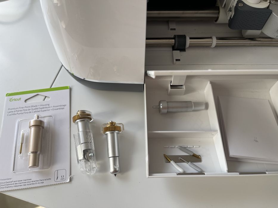 Cricut Maker режещ плотер в златисто