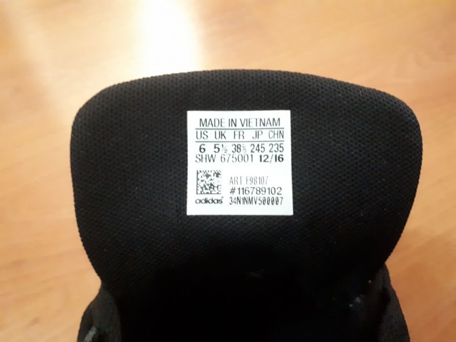 Vand 2 perechi de ghete si 2 perechi de adidași