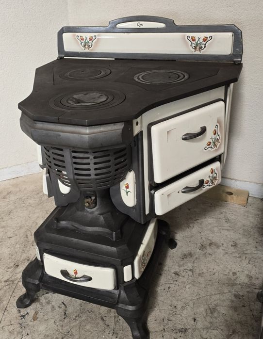 Semineu-soba de gatit vechi model deosebit