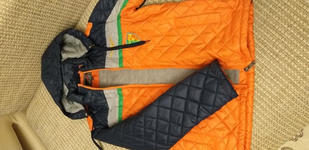 Продам куртки на мальчика