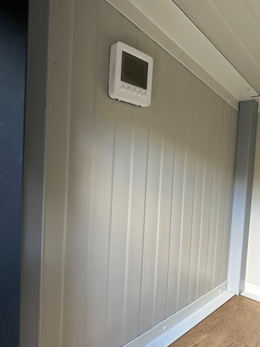 Cusca caine izolata – panouri sandwich, structura metalica