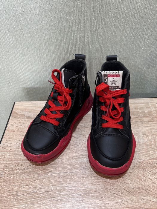 Продам ботинки на девочку