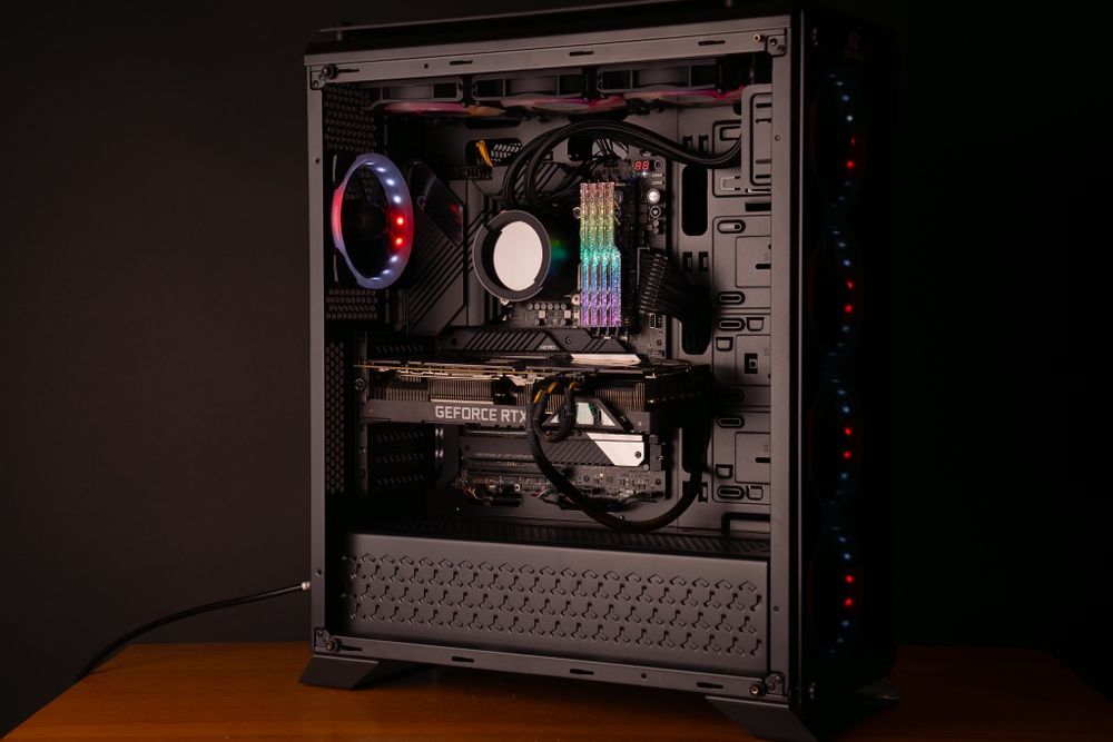 PC Gaming Intel 11600KF, RTX3080, 64 GB RAM.