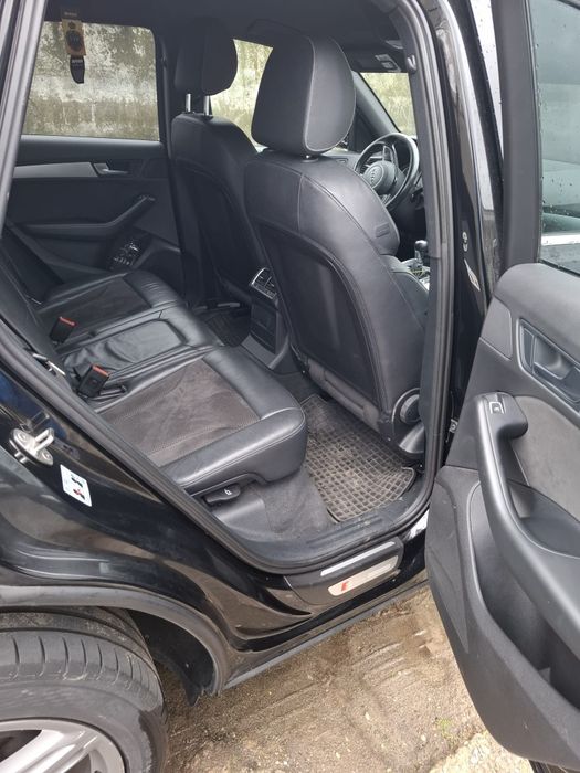 Vând Audi Q5.      .