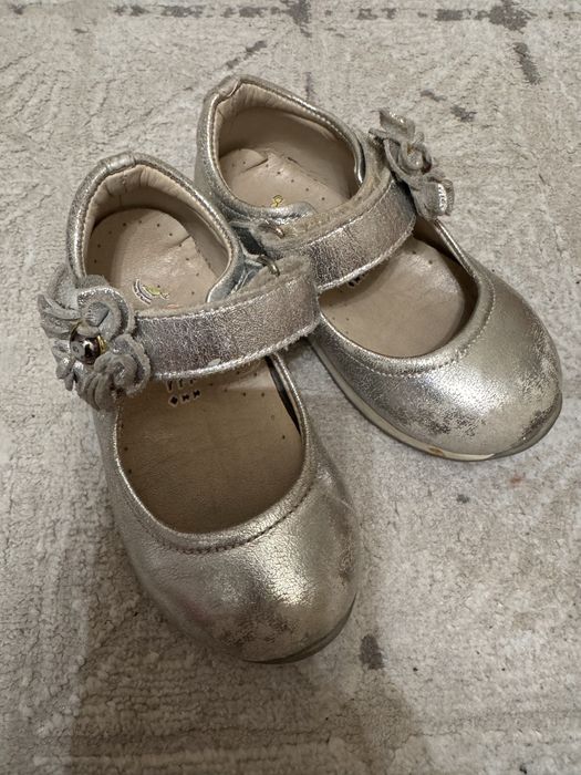 Продам обувь для девочки. На весну и лето