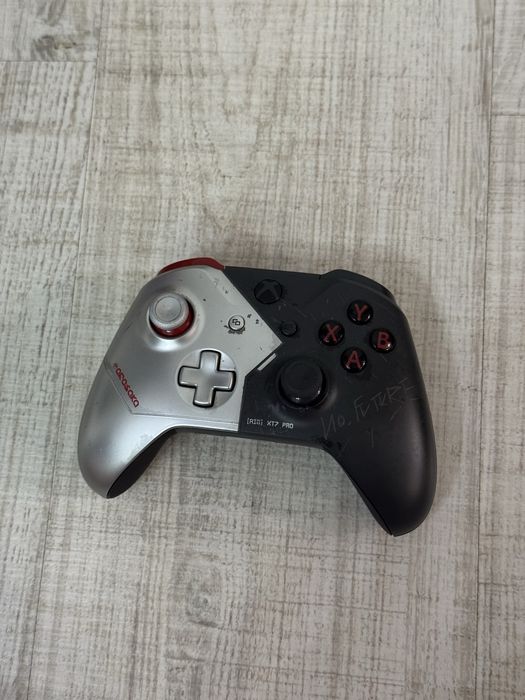 Xbox One X 1TB Cyberpunk 2077 Limited Edition + senzor kinect