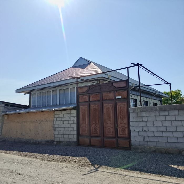 Uy sotiladi 10.5 sutok Navoiy Navbaxor tumani