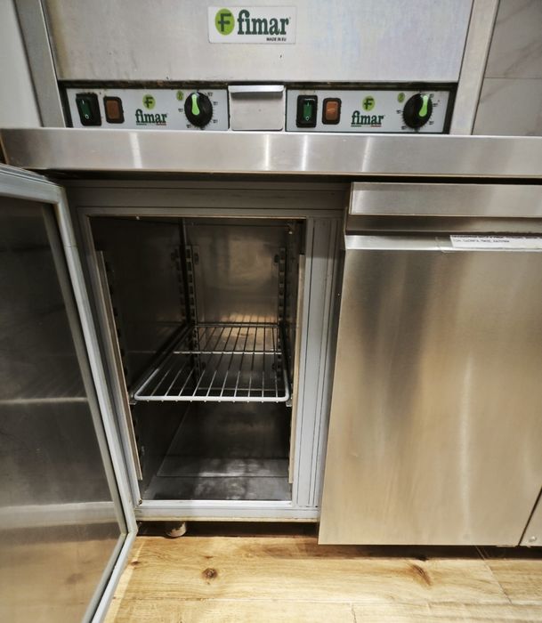 Професионални хладилници и хладилни маси на половин цена