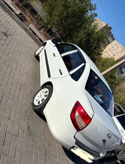 Продам машину Lada Granta 2013 года выпуска