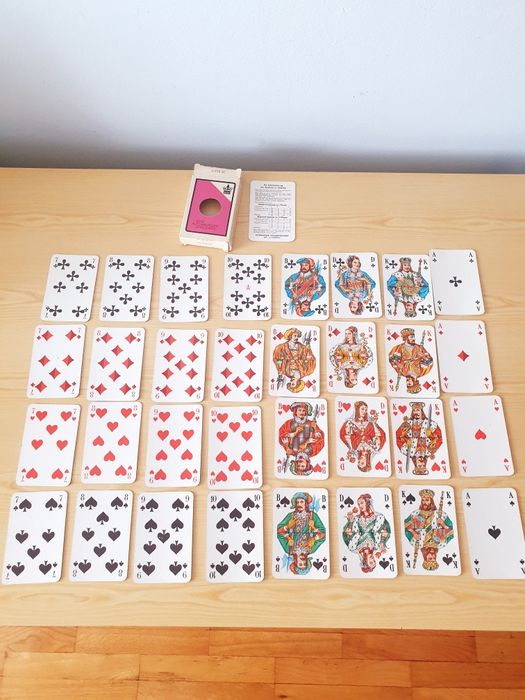 карти за игра и колекция