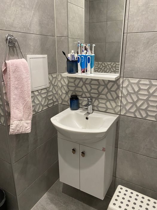 Водоустойчив комплект Шкаф с огледало за баня