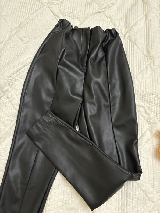 Продам «кожанные» брюки,46р!