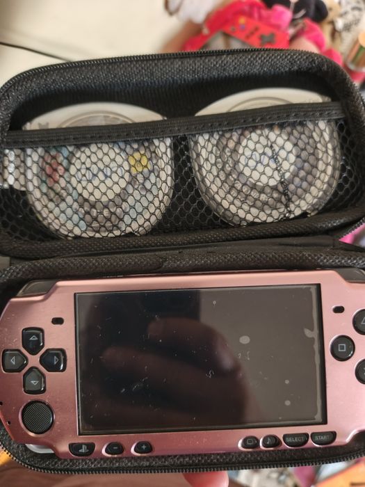 Продам игровое консоли 3 шт на фото