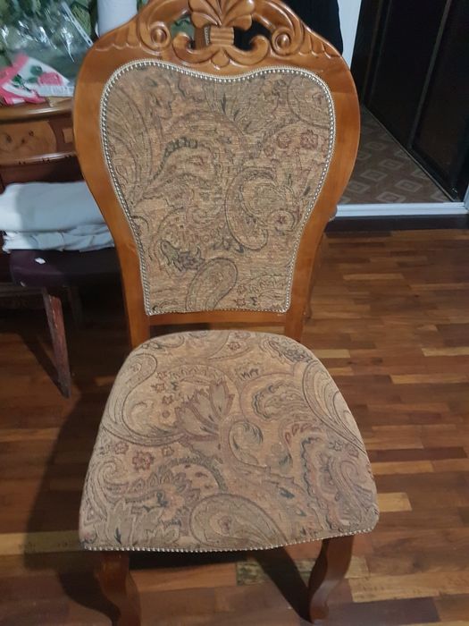 Продам стулья. Б/у. Деревянные.