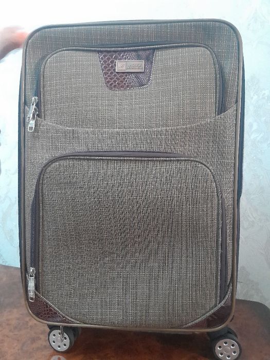 Sayohat uchun chemadon sotiladi