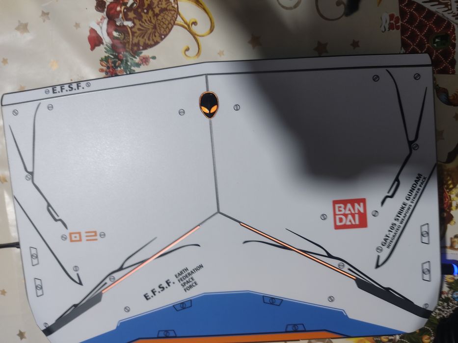 Игровой ноутбук Alienware в идеальном состоянии