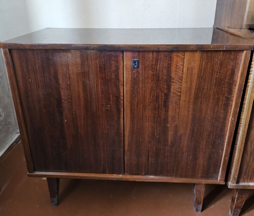 Тумба под телевизор, дерево, лак