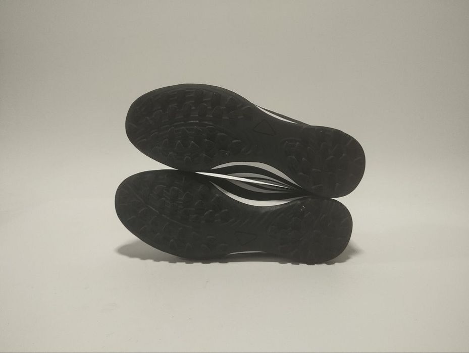 Сороконожки Adidas. В отличном состоянии. Размер 40-40.5