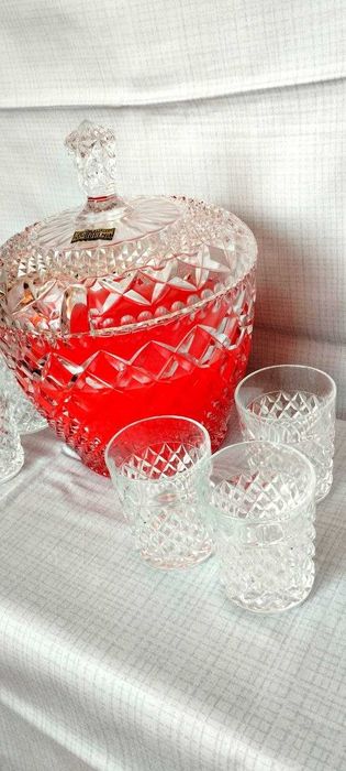 Хрустальная крюшонница со стаканами
