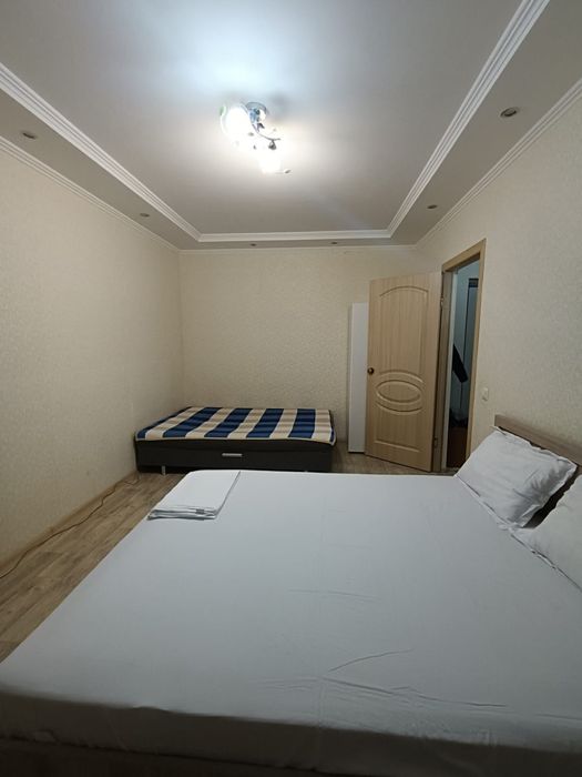 Сдам посуточно 1 кв в 11 Мик