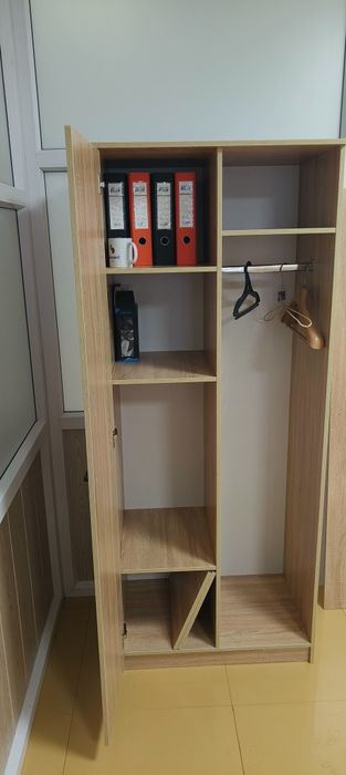 Продам столы и шкаф