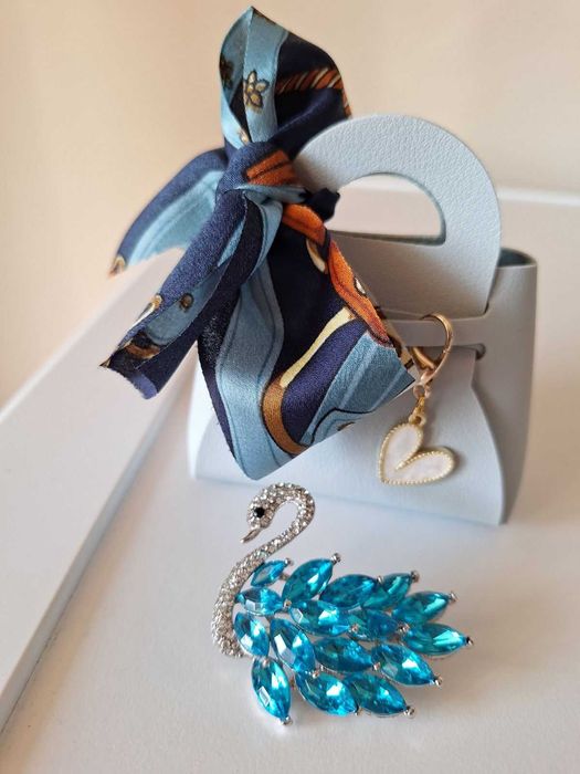 Бижу, опаковано в чантичка