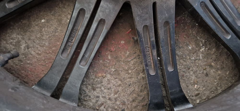 Janta aliaj R18 cu anvelope 255/40zr18