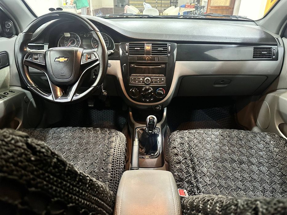 Мошина сотилади.