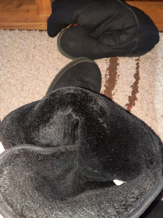 Продам угги и осенние ботинки