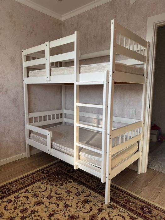 Продам двухъярусный кровать.