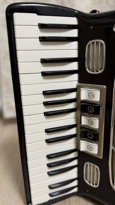 Vând / Schimb Acordeon Hohner Arietta II M