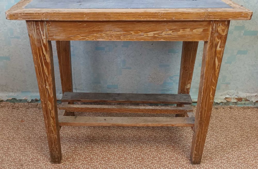 Журнальный столик времен СССР