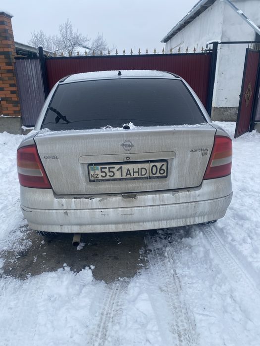 Opel Astra серый