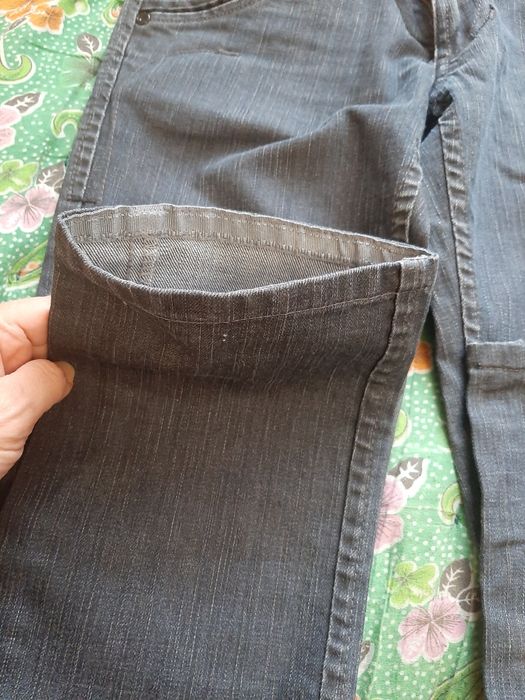 Серые джинсы на 42рр