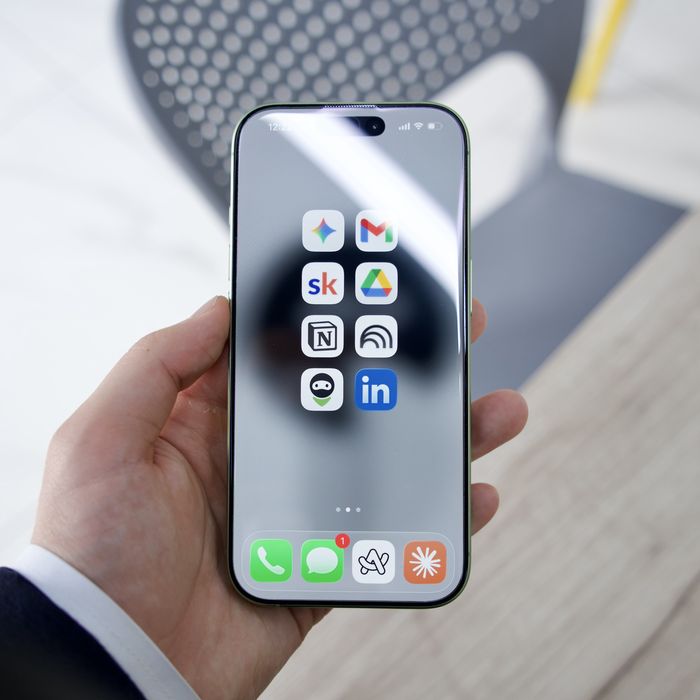 Iphone 17 Sotiladi | Korobka & Document Joyida