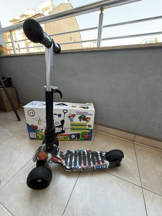 Детски скутер / тротинетка със седалка