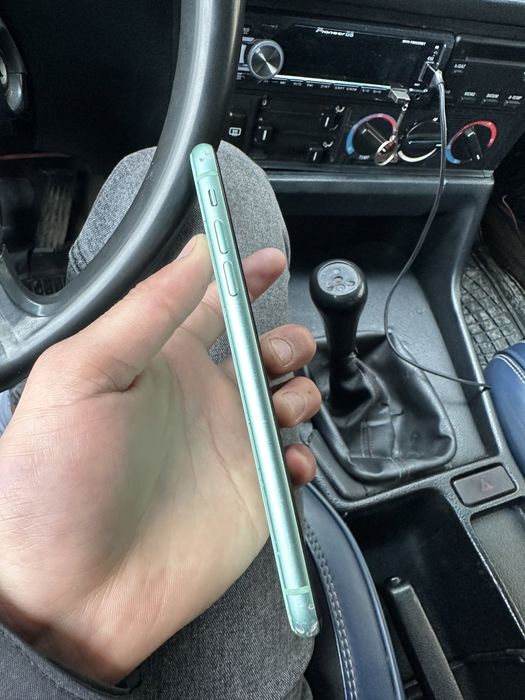 Продам iPhone 11